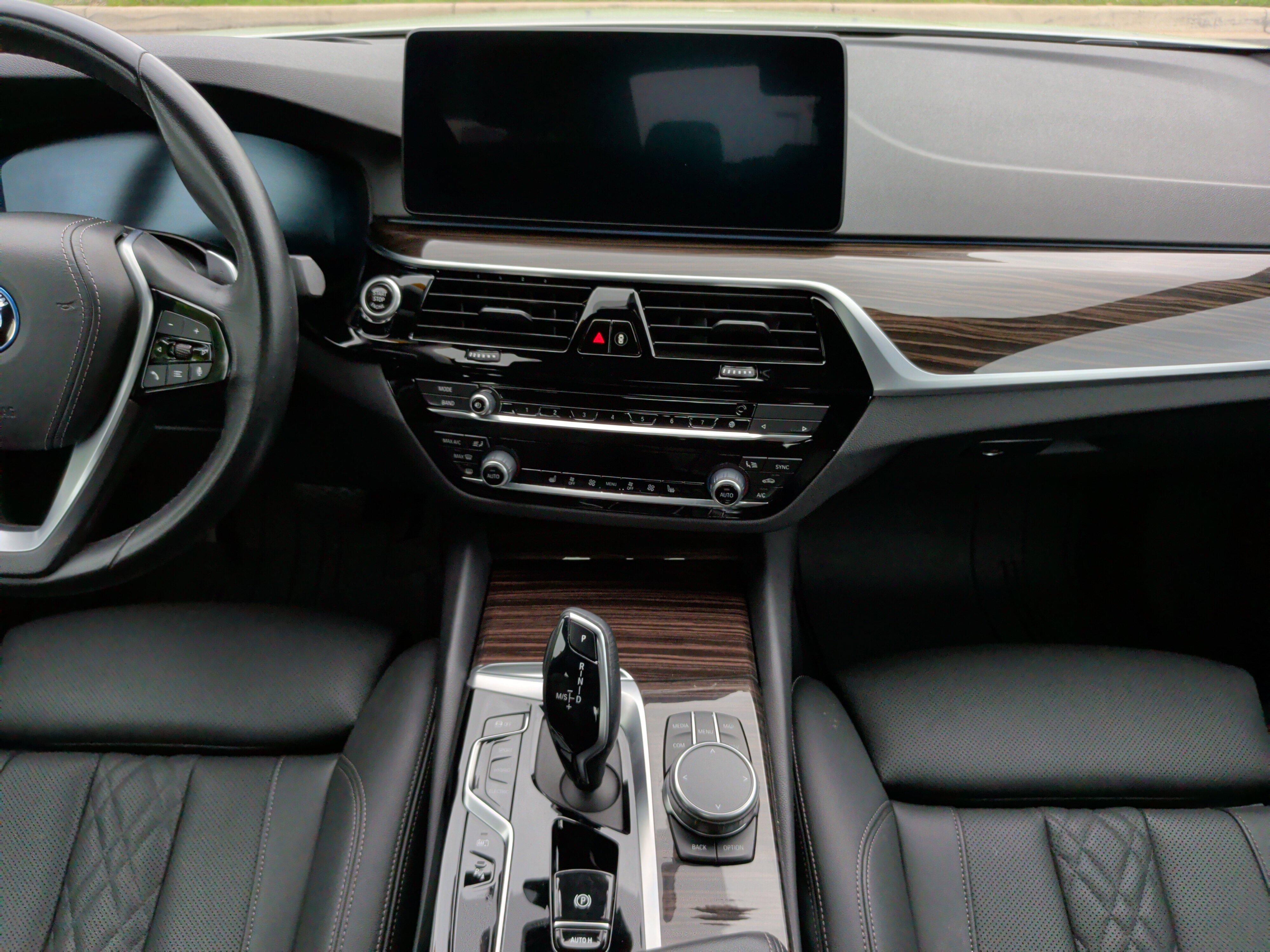 Certified 2023 BMW 530e w/ Premium Package RWD image 32