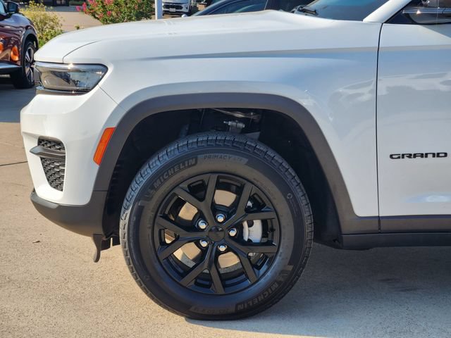 Used 2025 Jeep Grand Cherokee Altitude AWD/4WD image 15