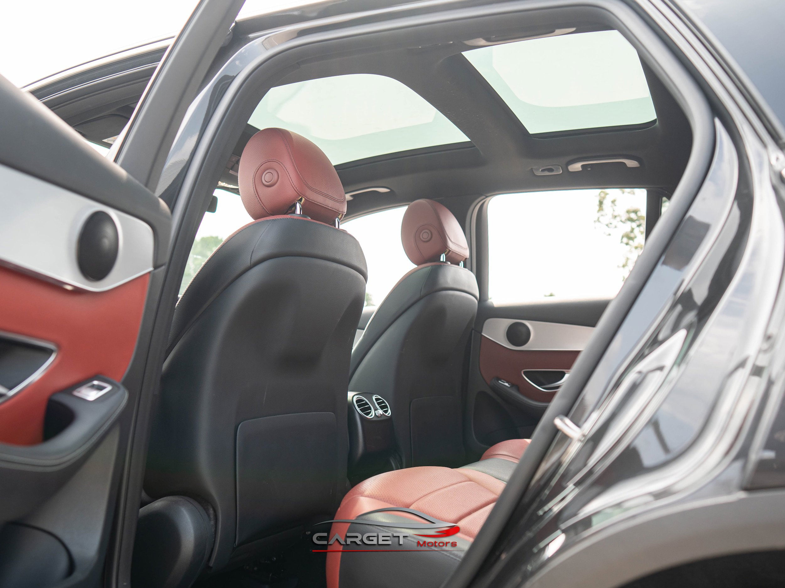 Used 2021 Mercedes-Benz GLC 300 4MATIC w/ AMG Line image 26