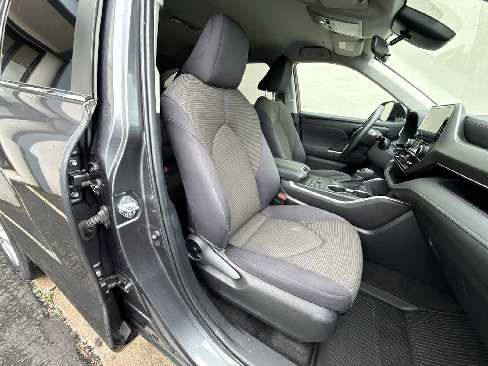 Used 2023 Toyota Highlander L FWD image 25