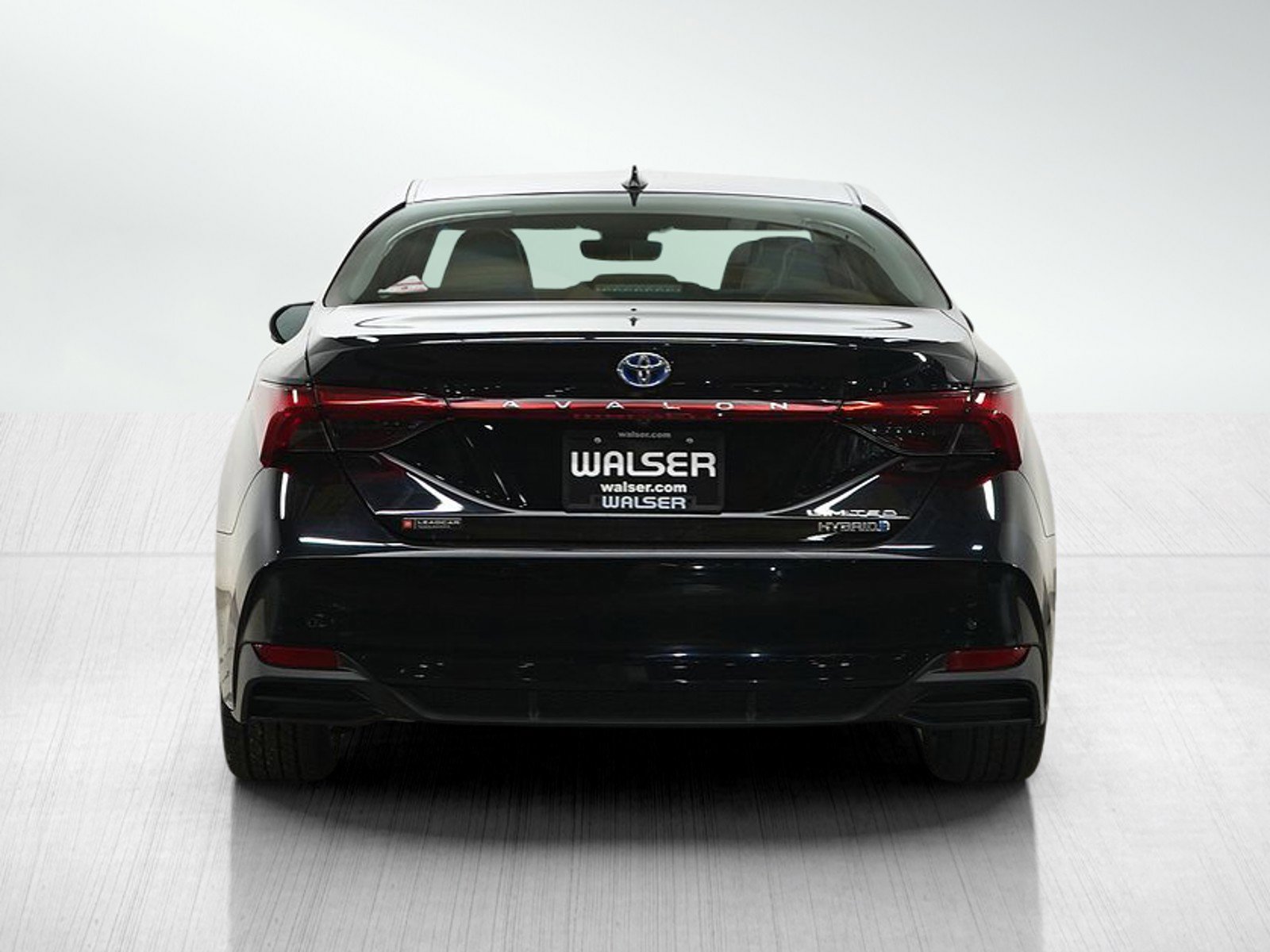 Used 2021 Toyota Avalon Limited w/ Advanced Safety Package FWD image 4
