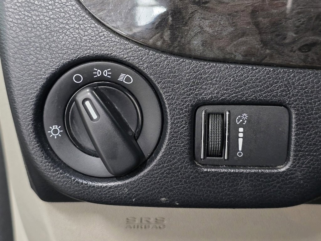 Used 2019 Dodge Grand Caravan SE w/ UConnect Hands-Free Group image 24