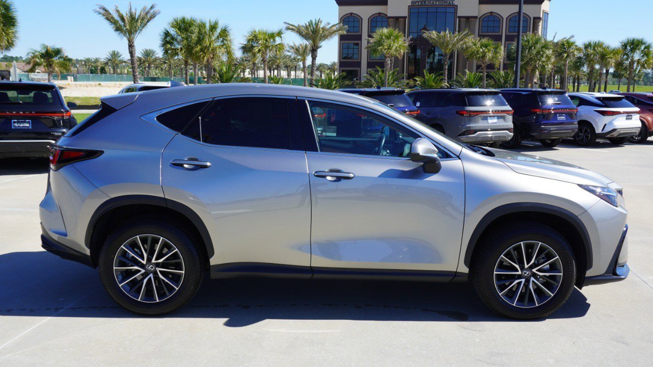 Used 2025 Lexus NX 250 FWD w/ Towing Package (2000 Lbs) image 4