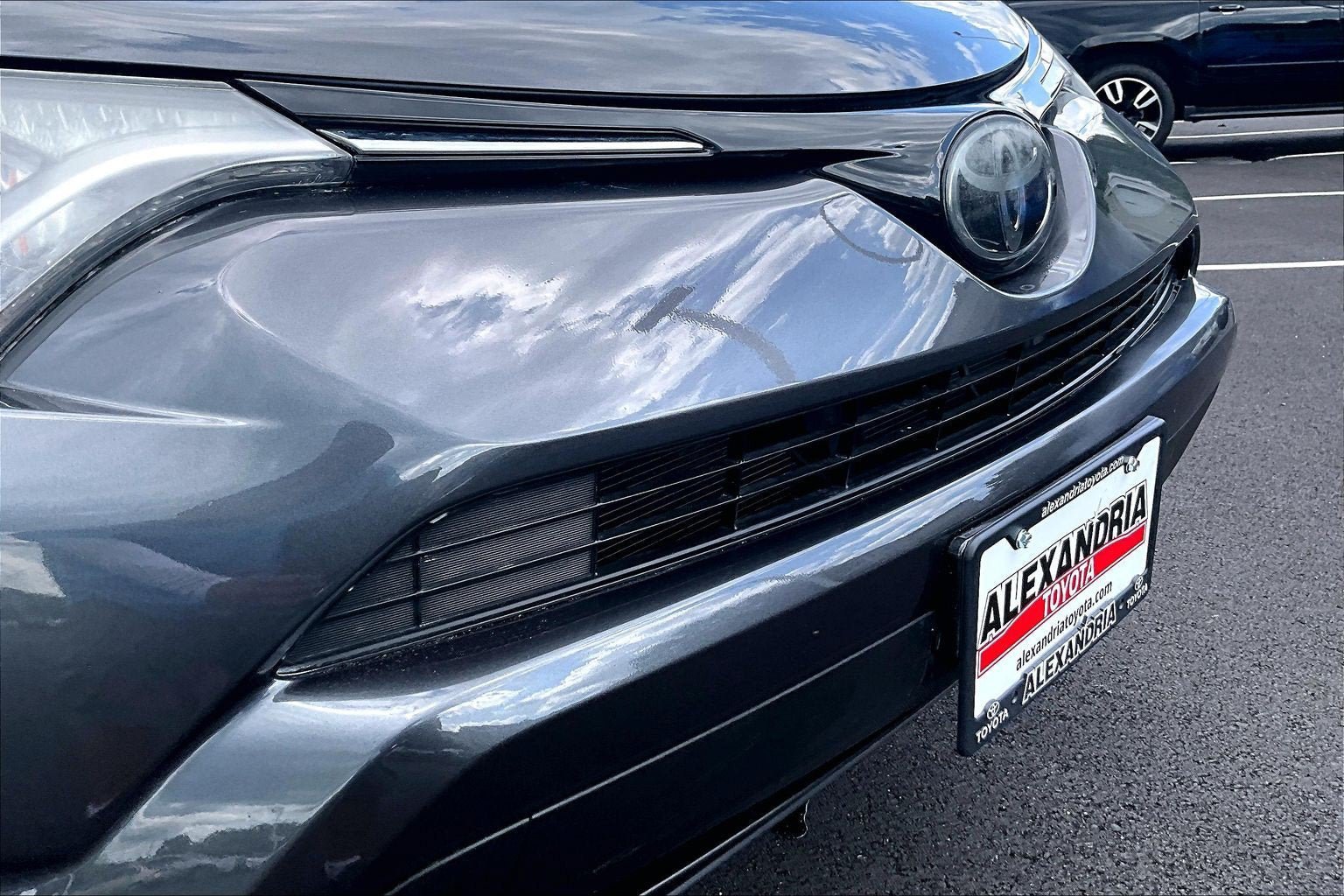 Used 2018 Toyota RAV4 LE w/ All Weather Liner Package AWD/4WD image 28