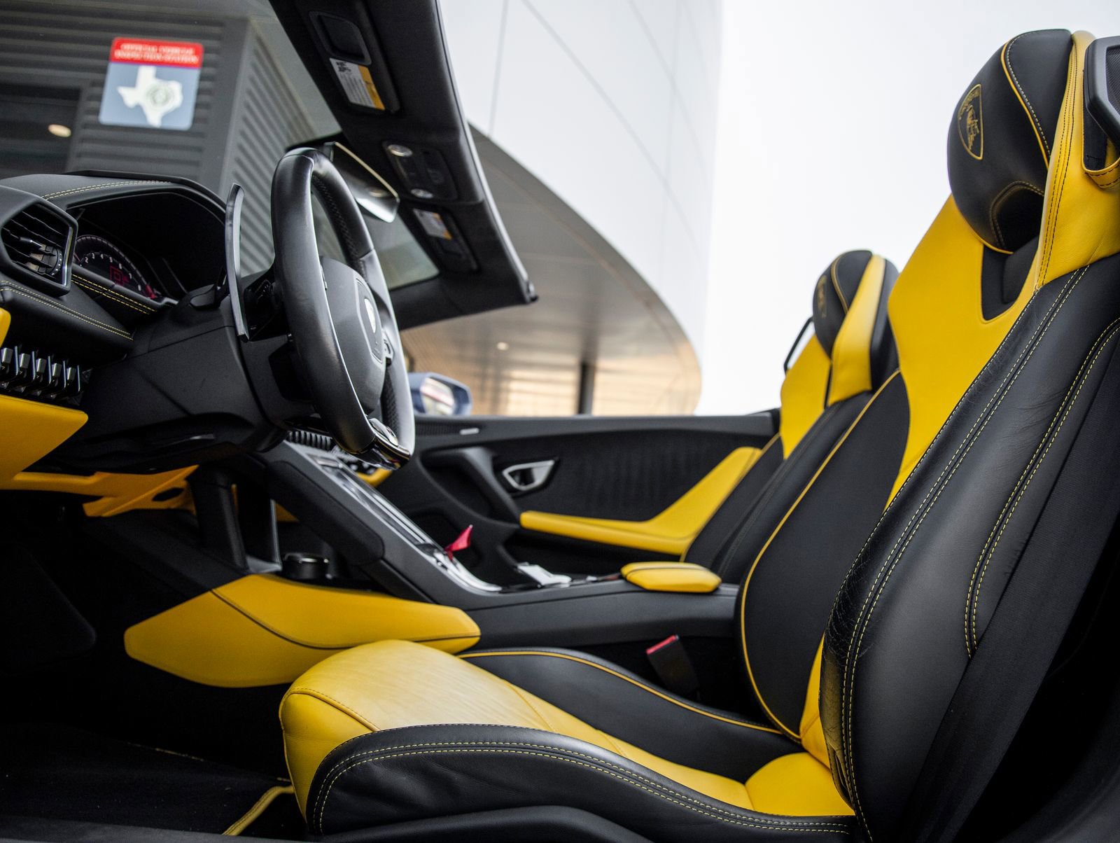 Used 2020 Lamborghini Huracan EVO image 24