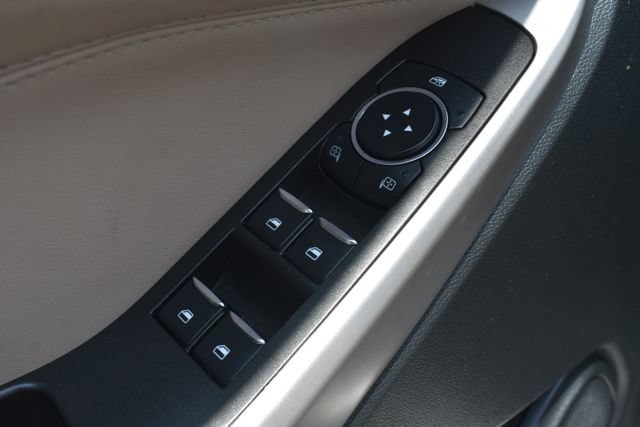 Used 2023 Ford Explorer XLT AWD/4WD image 17