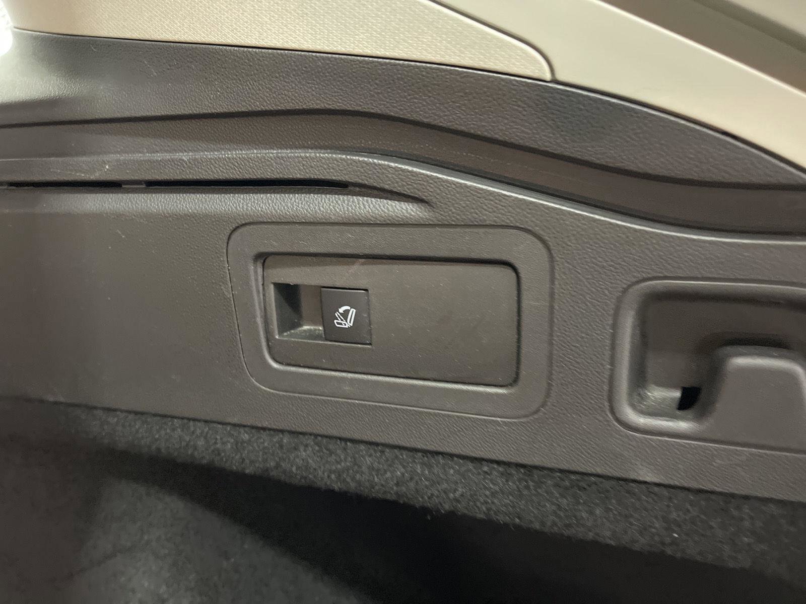 Used 2018 Buick Regal Essence w/ Driver Confidence Package #1 image 15