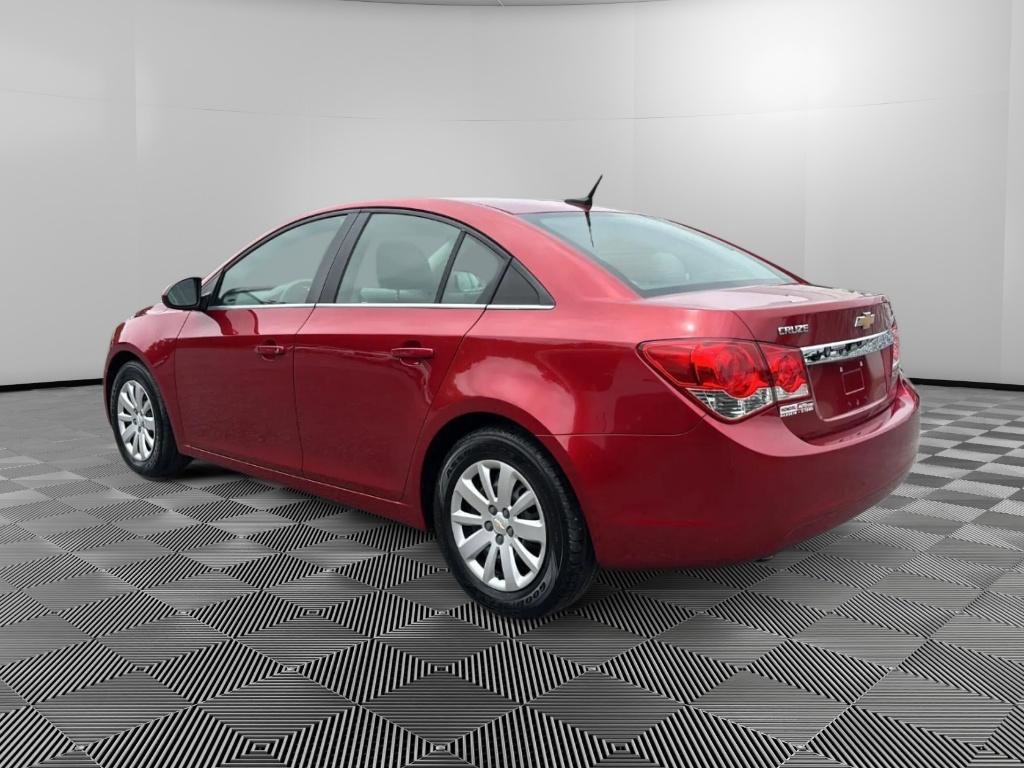Used 2011 Chevrolet Cruze LT FWD image 3