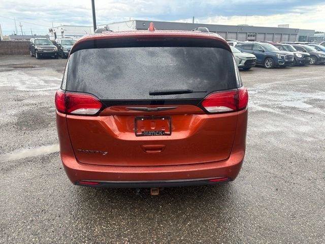 Used 2018 Chrysler Pacifica Touring-L Plus FWD image 5