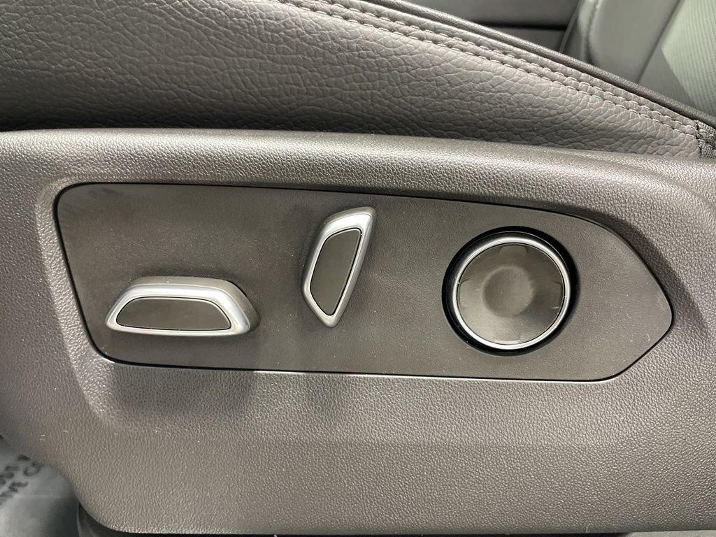 Used 2024 GMC Sierra 3500 Denali image 29