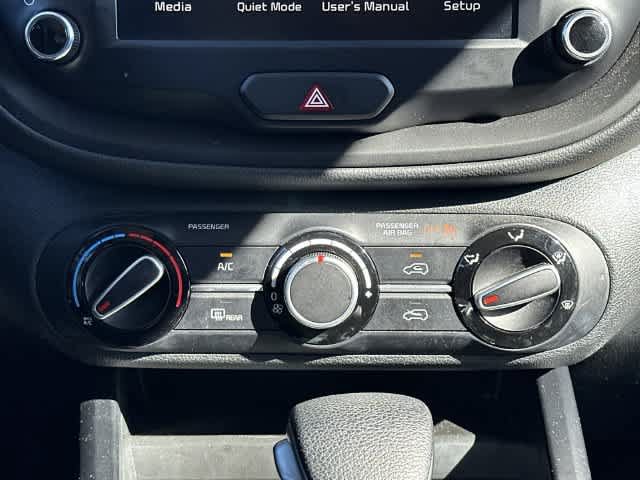 Used 2025 Kia Soul LX w/ LX Technology Package FWD image 13