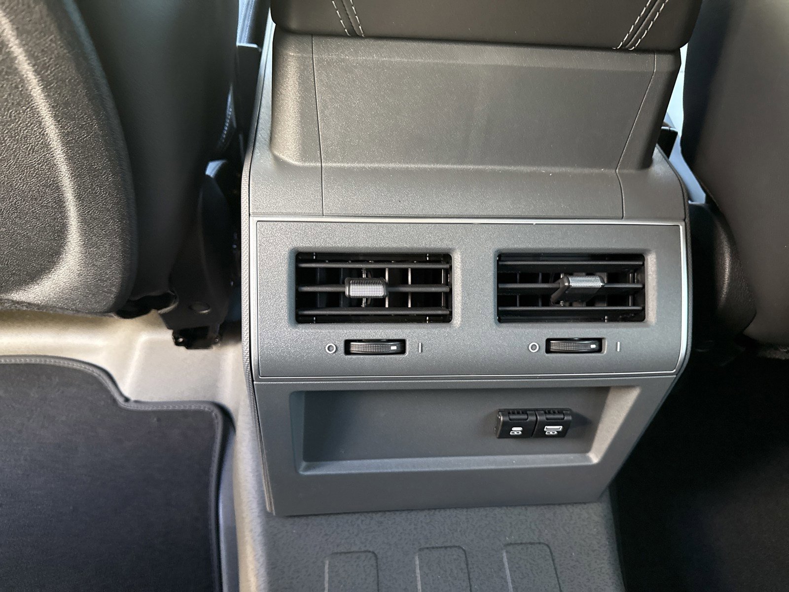 Used 2025 INEOS Grenadier AWD/4WD image 27