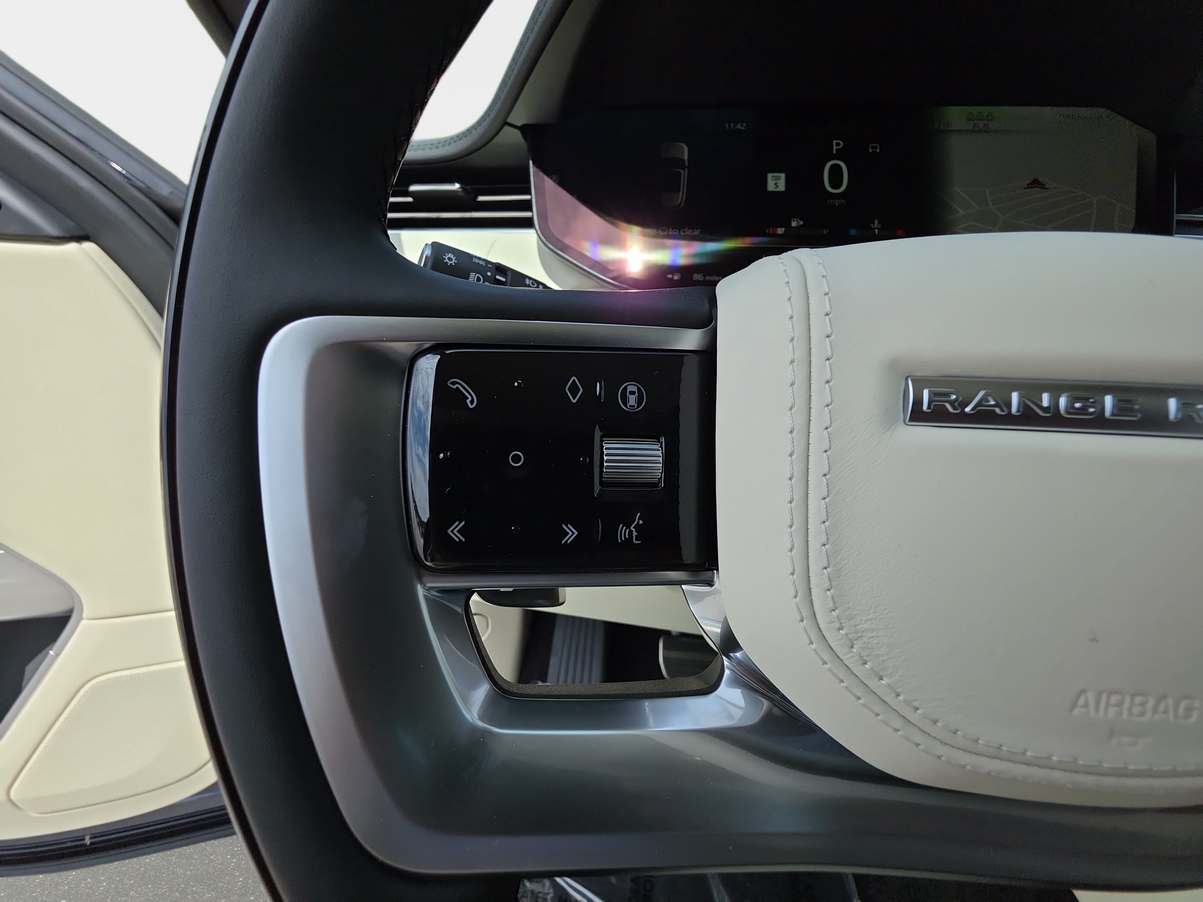 New 2026 Land Rover Range Rover Long Wheelbase SE AWD/4WD image 19