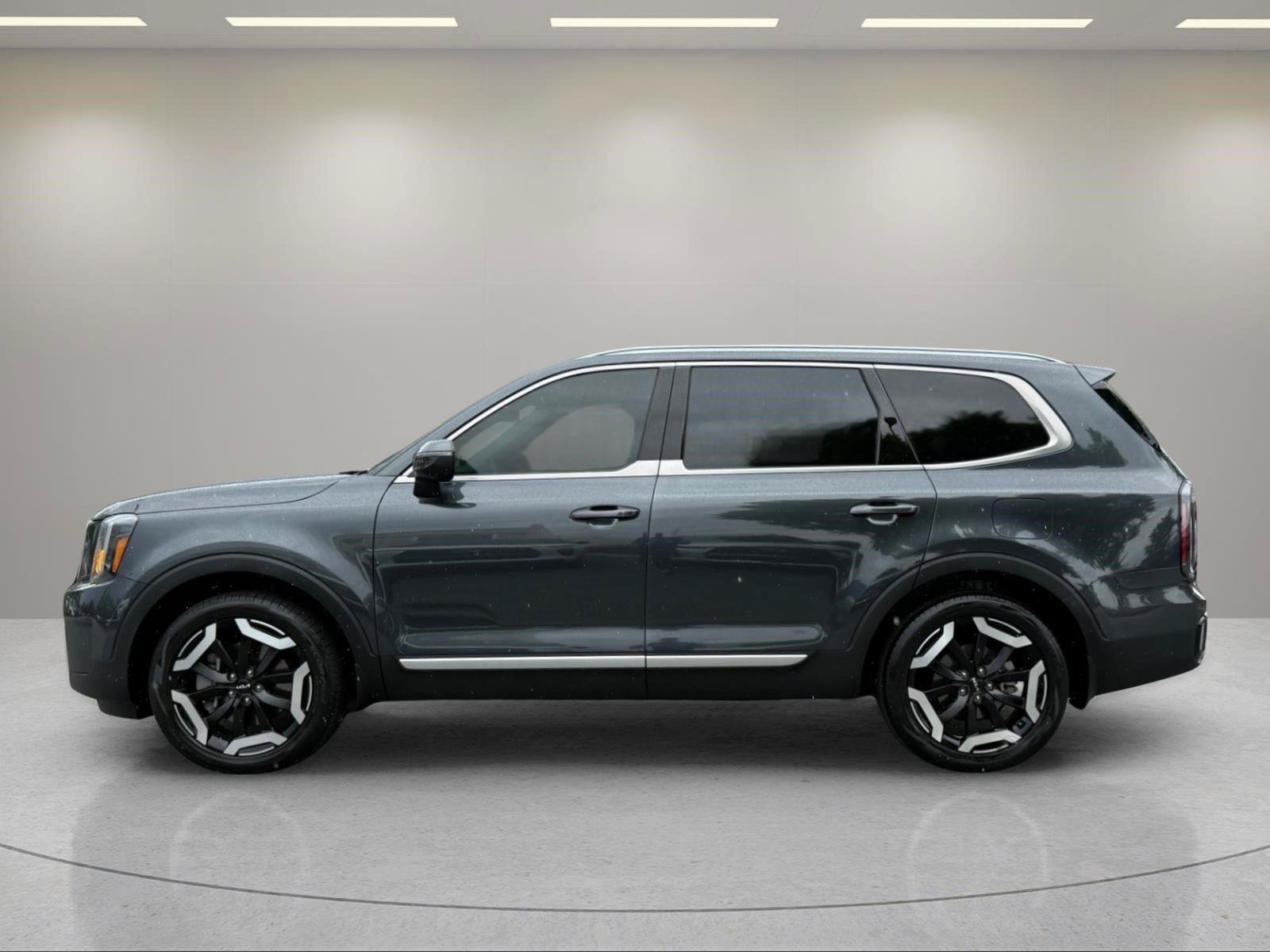 Used 2024 Kia Telluride EX FWD image 8