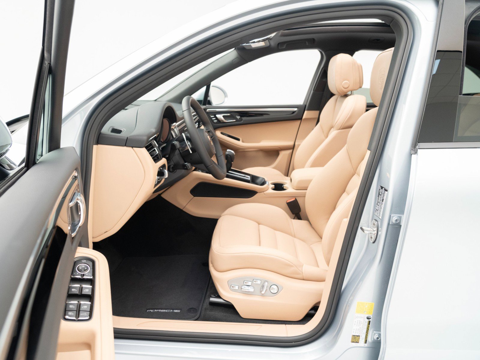 New 2026 Porsche Macan image 18