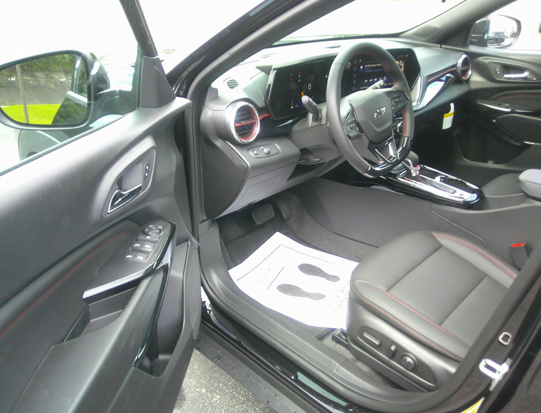 New 2026 Chevrolet Trax RS w/ Sunroof Package FWD image 8