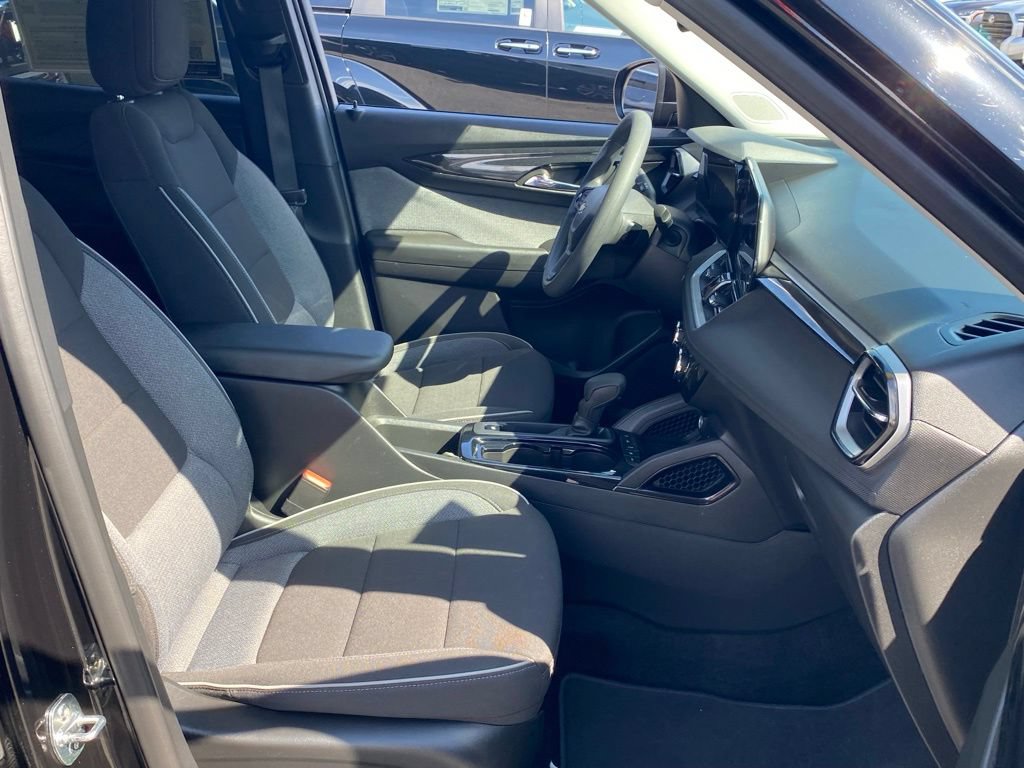 Used 2025 Chevrolet TrailBlazer LT AWD/4WD image 18