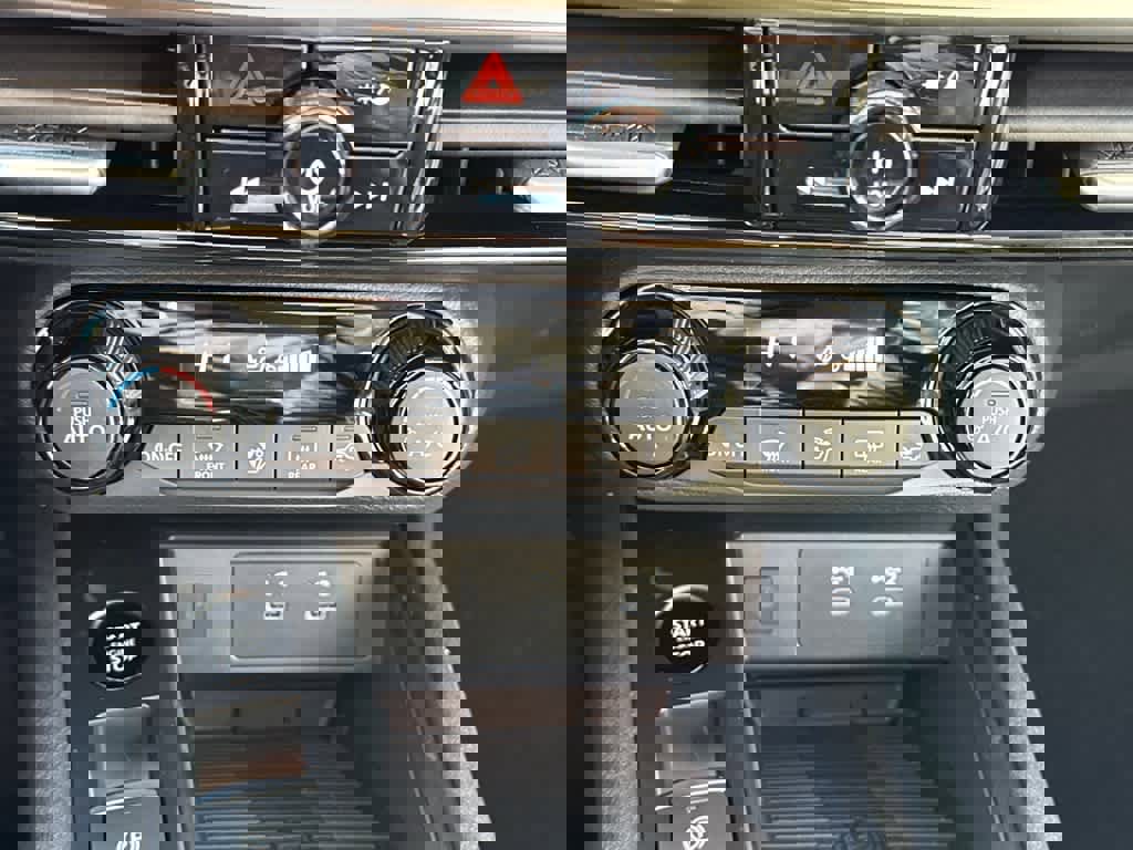 Used 2026 Nissan Kicks SV image 19