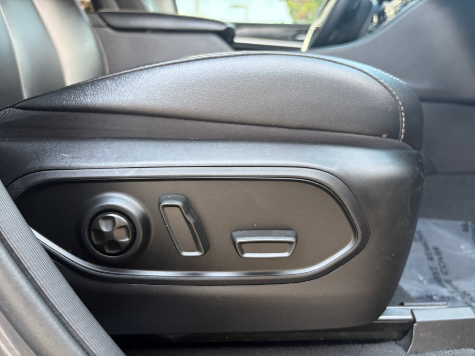 Used 2023 Jeep Grand Cherokee Limited AWD/4WD image 32