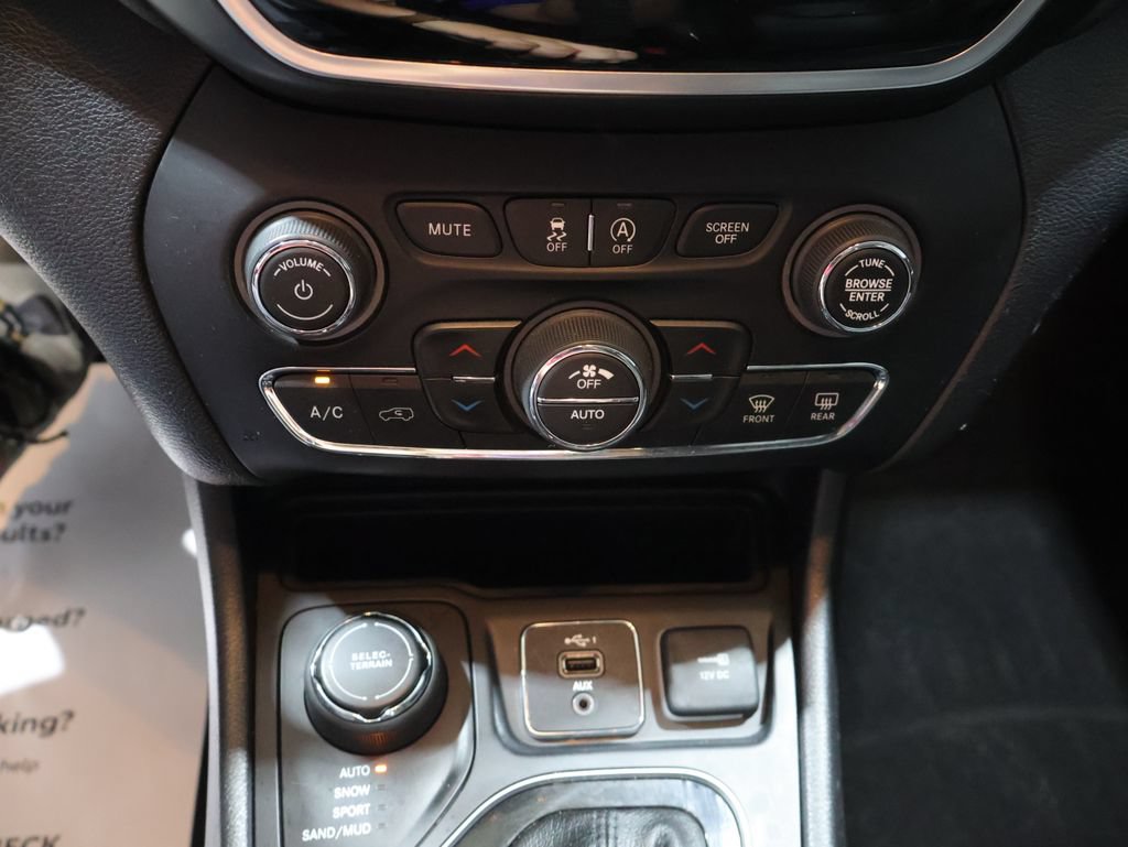 Used 2020 Jeep Cherokee Limited AWD/4WD image 26