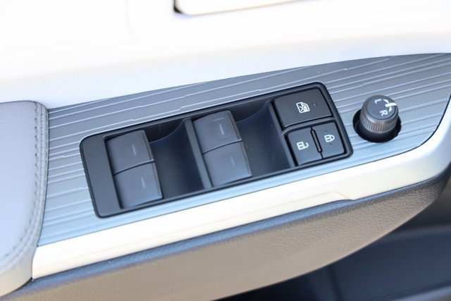 New 2025 Toyota Sienna XLE image 18