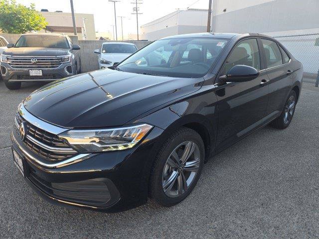 Used 2023 Volkswagen Jetta SE w/ Panoramic Sunroof Package