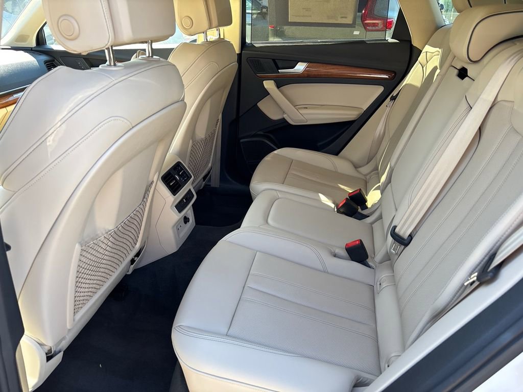 Used 2023 Audi Q5 e Premium Plus w/ Premium Plus Package image 13
