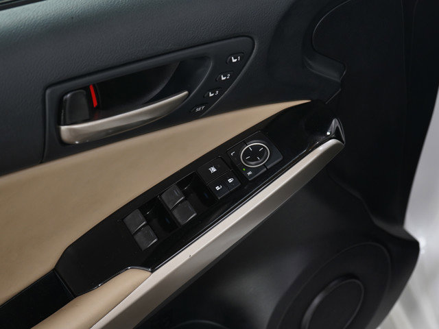 Used 2018 Lexus IS 300 AWD w/ Comfort Package image 19