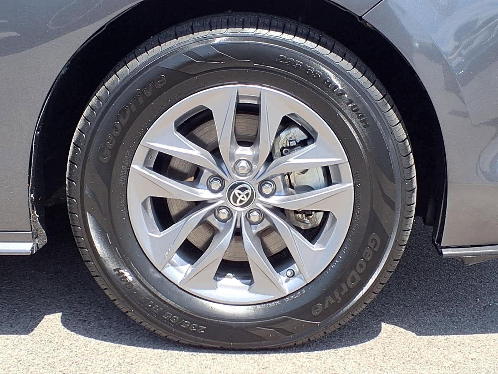 Certified 2025 Toyota Sienna LE FWD image 7