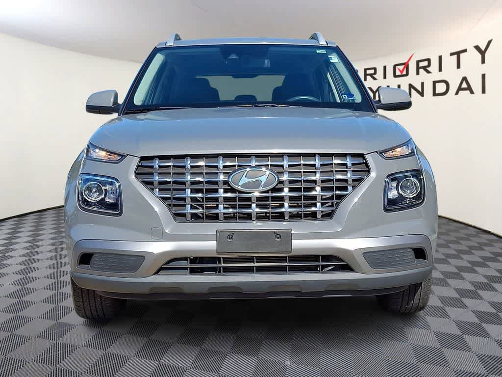 Used 2021 Hyundai Venue SEL FWD image 2
