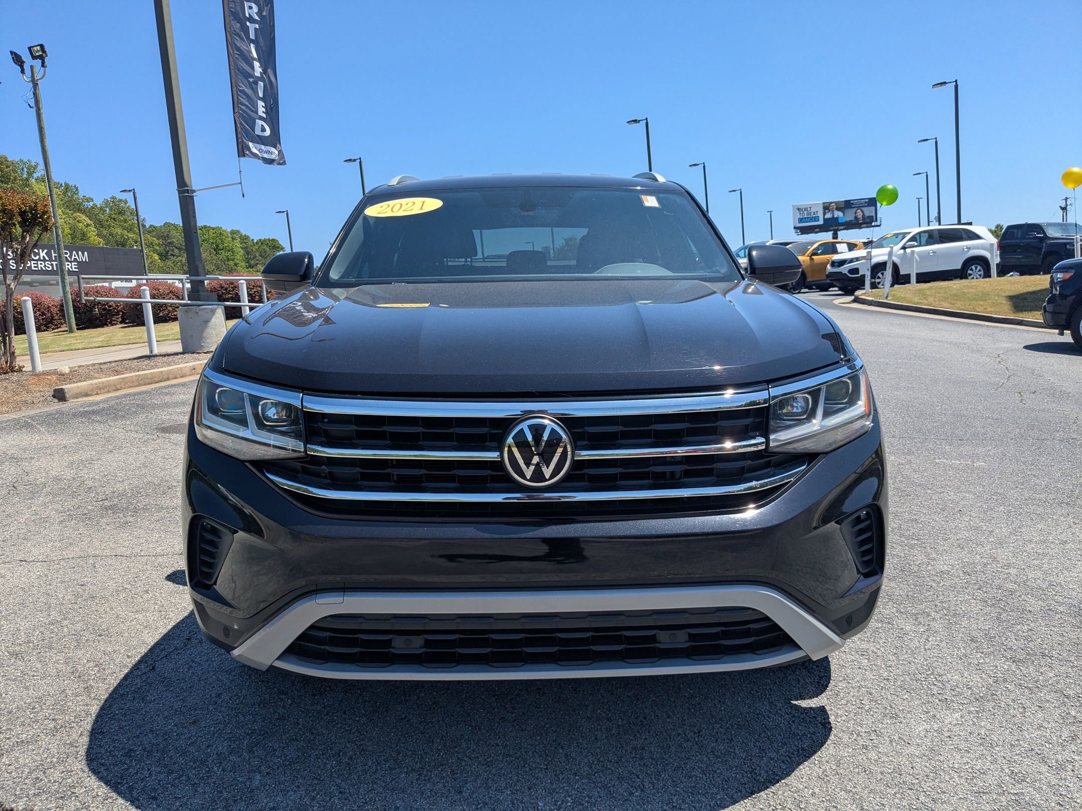 Used 2020 Volkswagen Atlas Cross Sport SE w/ Towing Package image 2