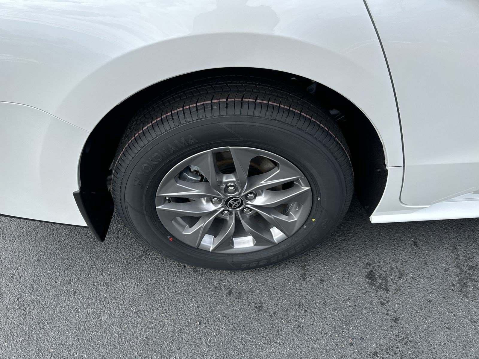 New 2025 Toyota Sienna XLE FWD image 11