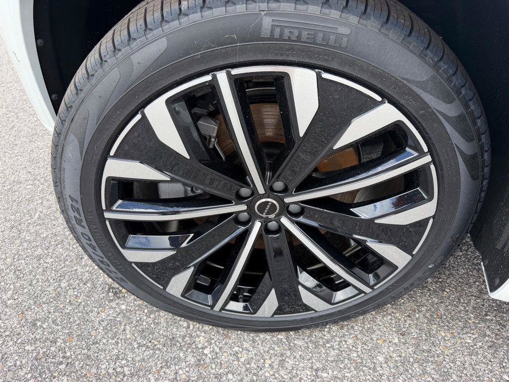 New 2026 Volvo XC90 T8 Plus w/ Protection Package Premier AWD/4WD image 28