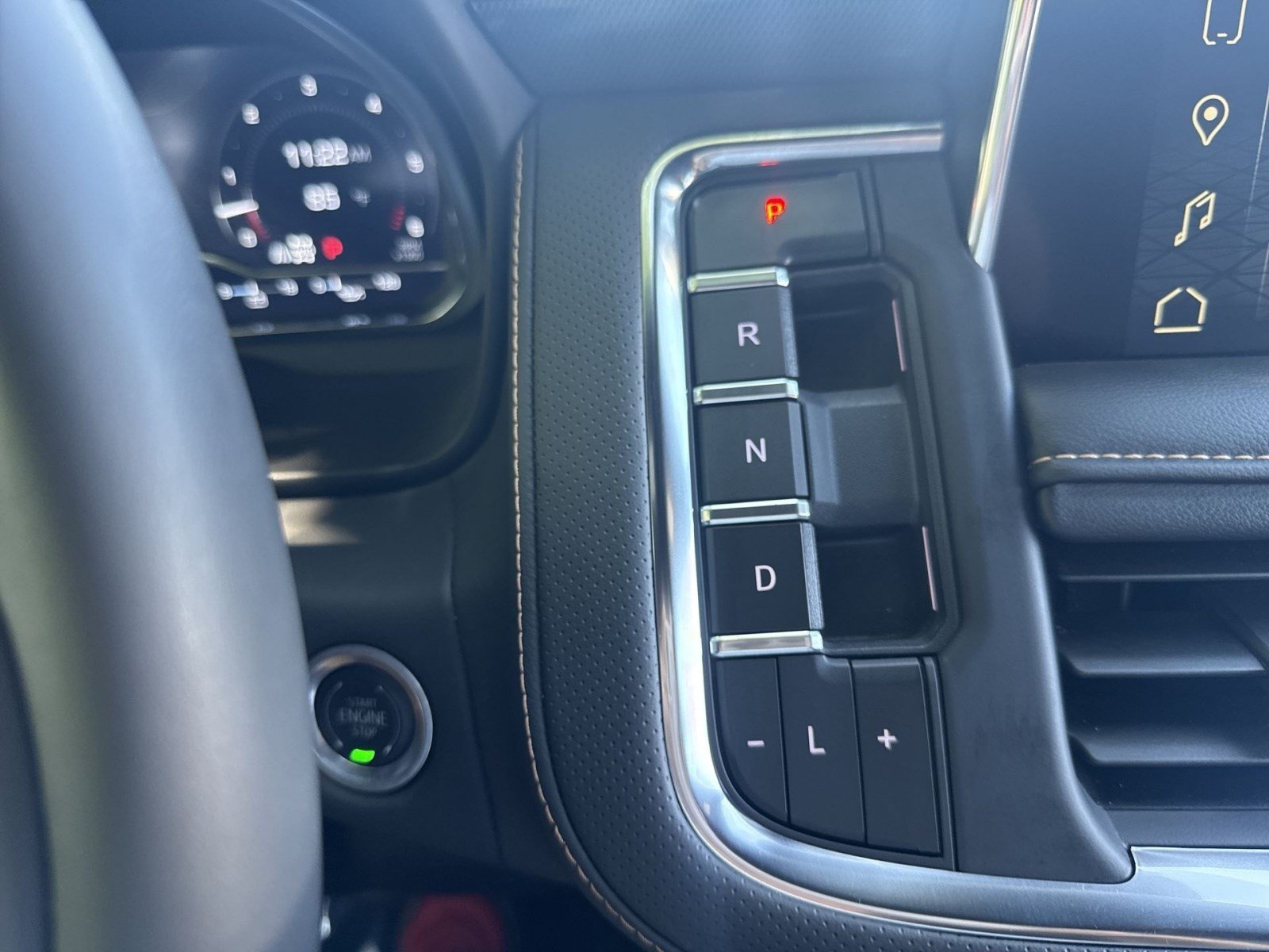 Used 2024 GMC Yukon AT4 w/ Technology Package AWD/4WD image 21