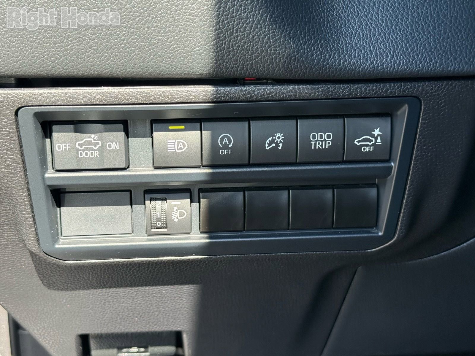 Used 2025 Toyota Tundra Limited AWD/4WD image 15
