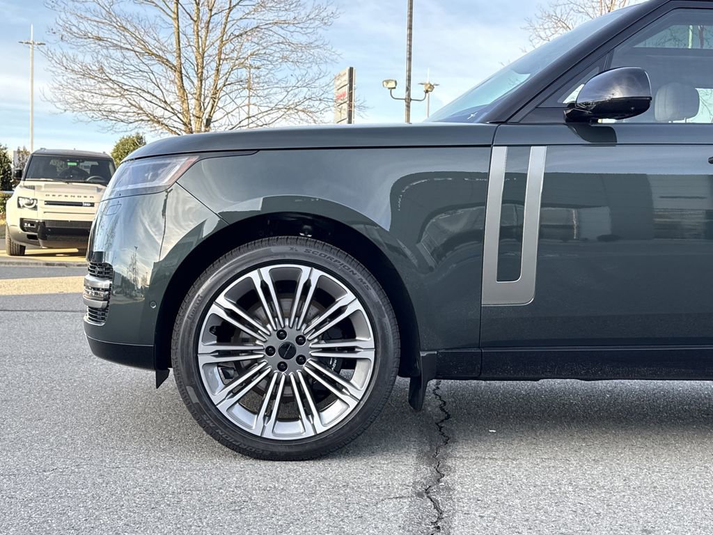 New 2026 Land Rover Range Rover Long Wheelbase SE image 9