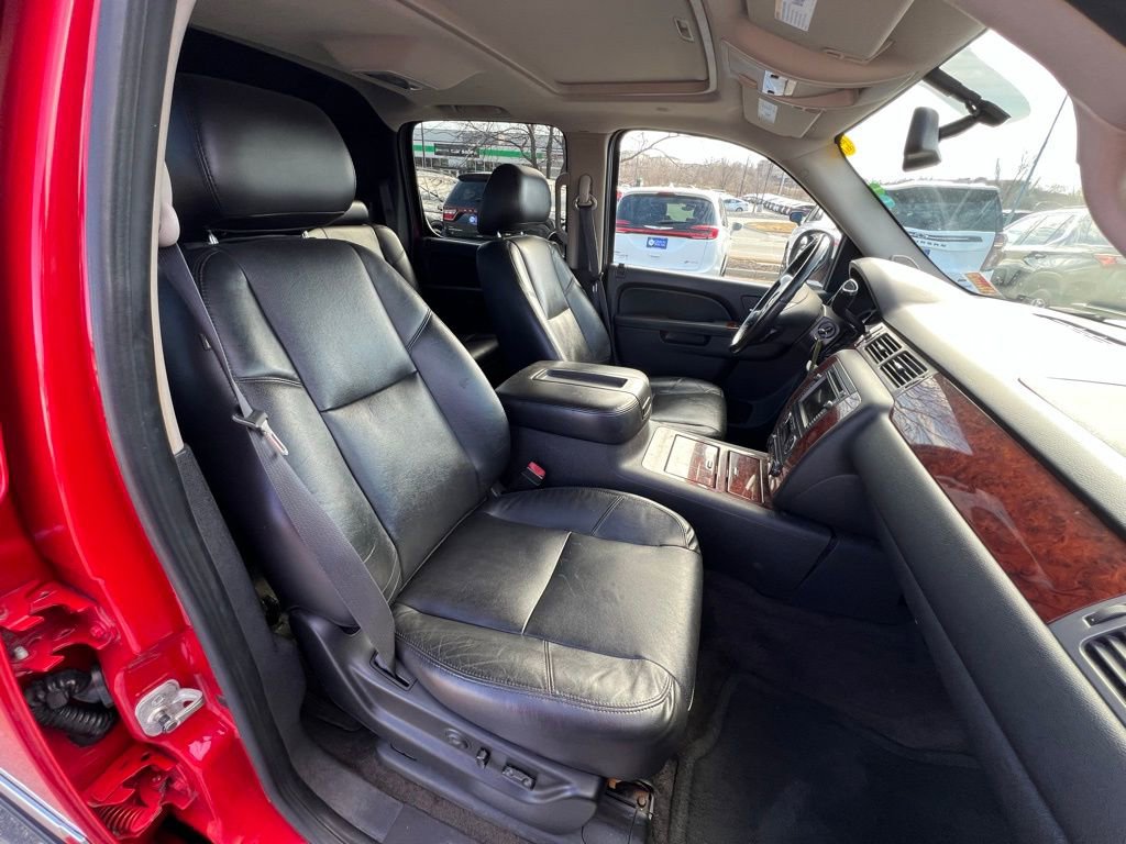 Used 2011 Chevrolet Avalanche LTZ image 27