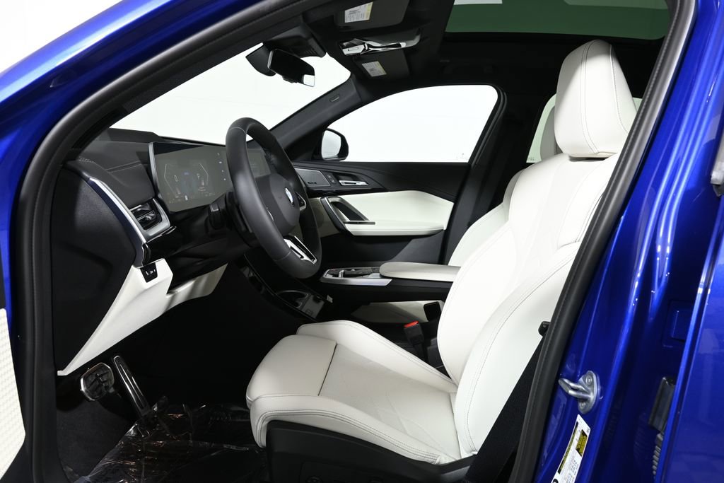 New 2026 BMW X2 xDrive28i w/ Technology Package AWD/4WD image 3