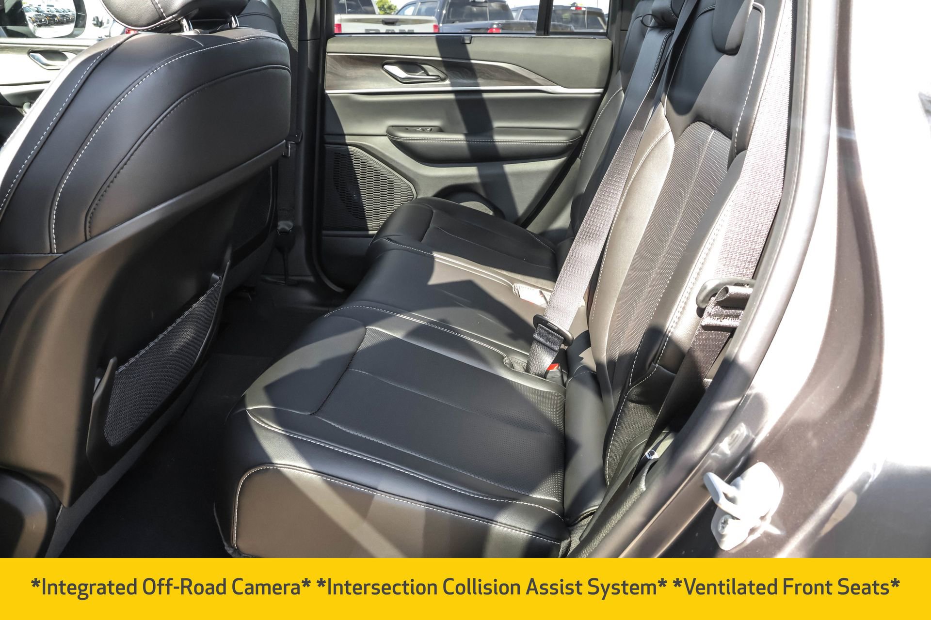 New 2025 Jeep Grand Cherokee Limited w/ Luxury Tech Group II image 9