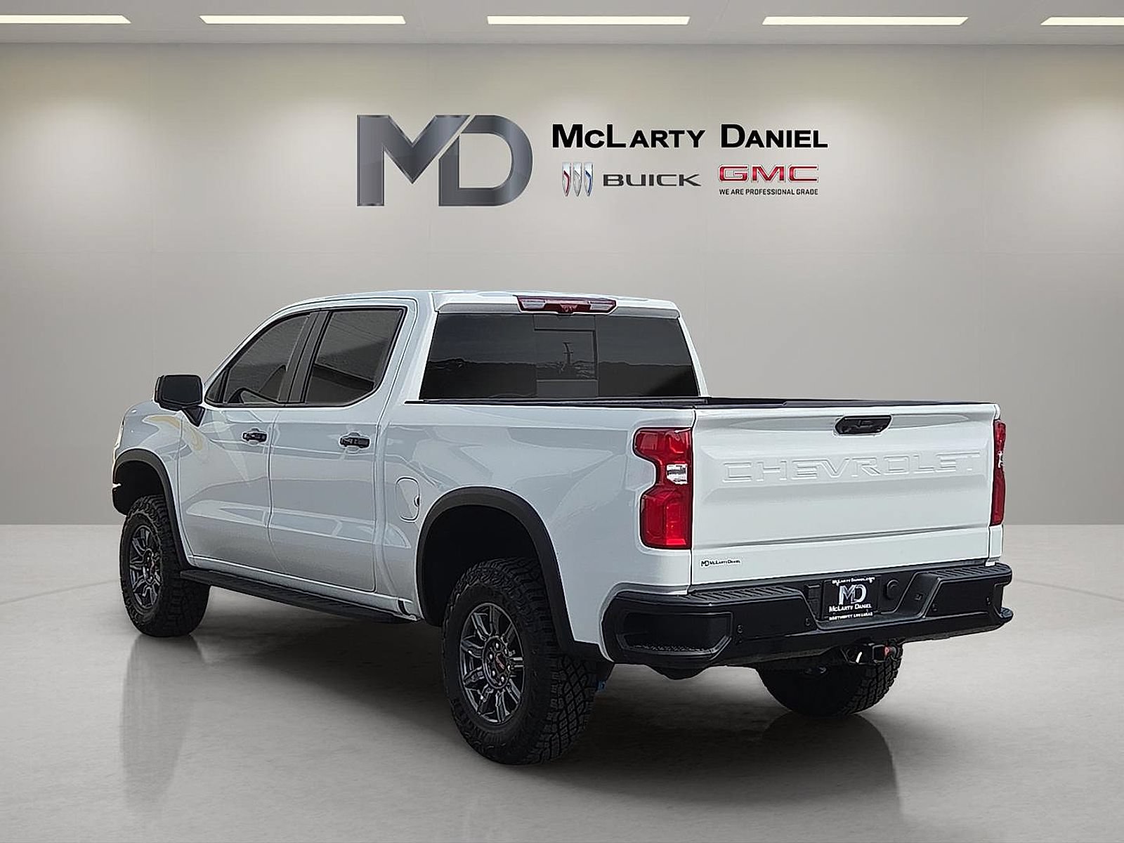 Used 2025 Chevrolet Silverado 1500 ZR2 w/ Technology Package AWD/4WD image 13