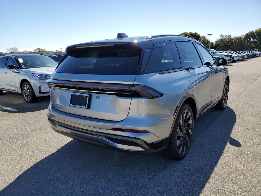 New 2026 Lincoln Nautilus Reserve w/ Jet Appearance Package AWD/4WD image 4