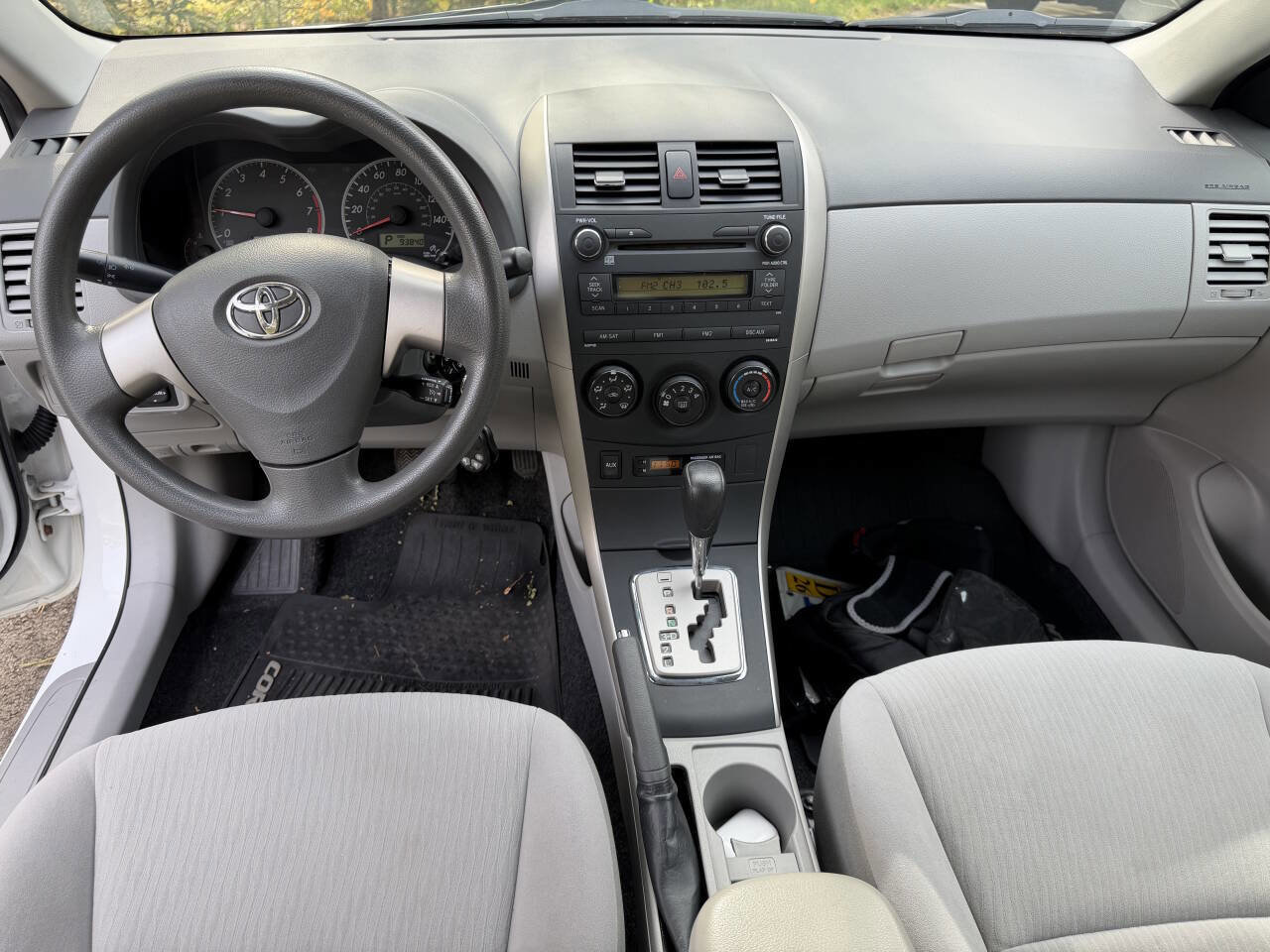 Used 2010 Toyota Corolla LE image 19