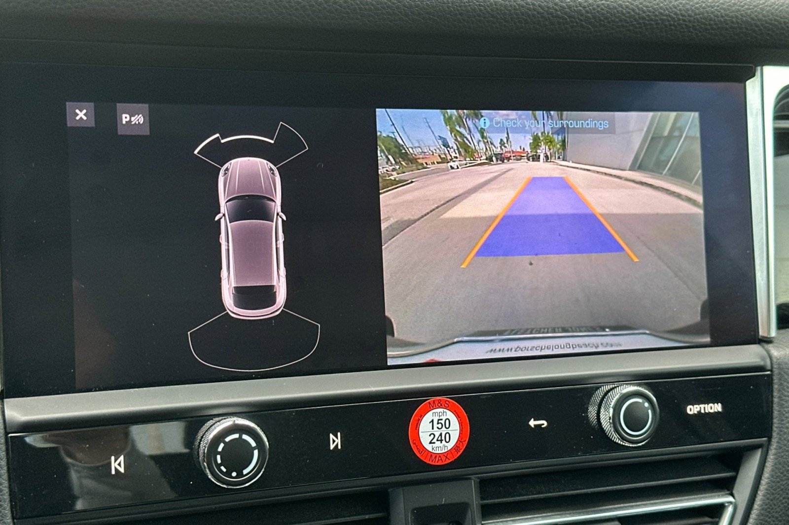 Certified 2022 Porsche Macan AWD/4WD image 20