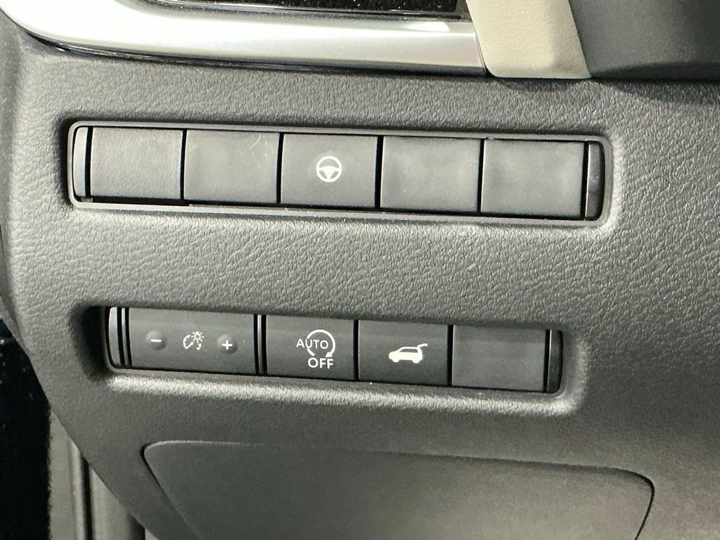 Used 2023 Nissan Rogue SL w/ SL Premium Package image 26