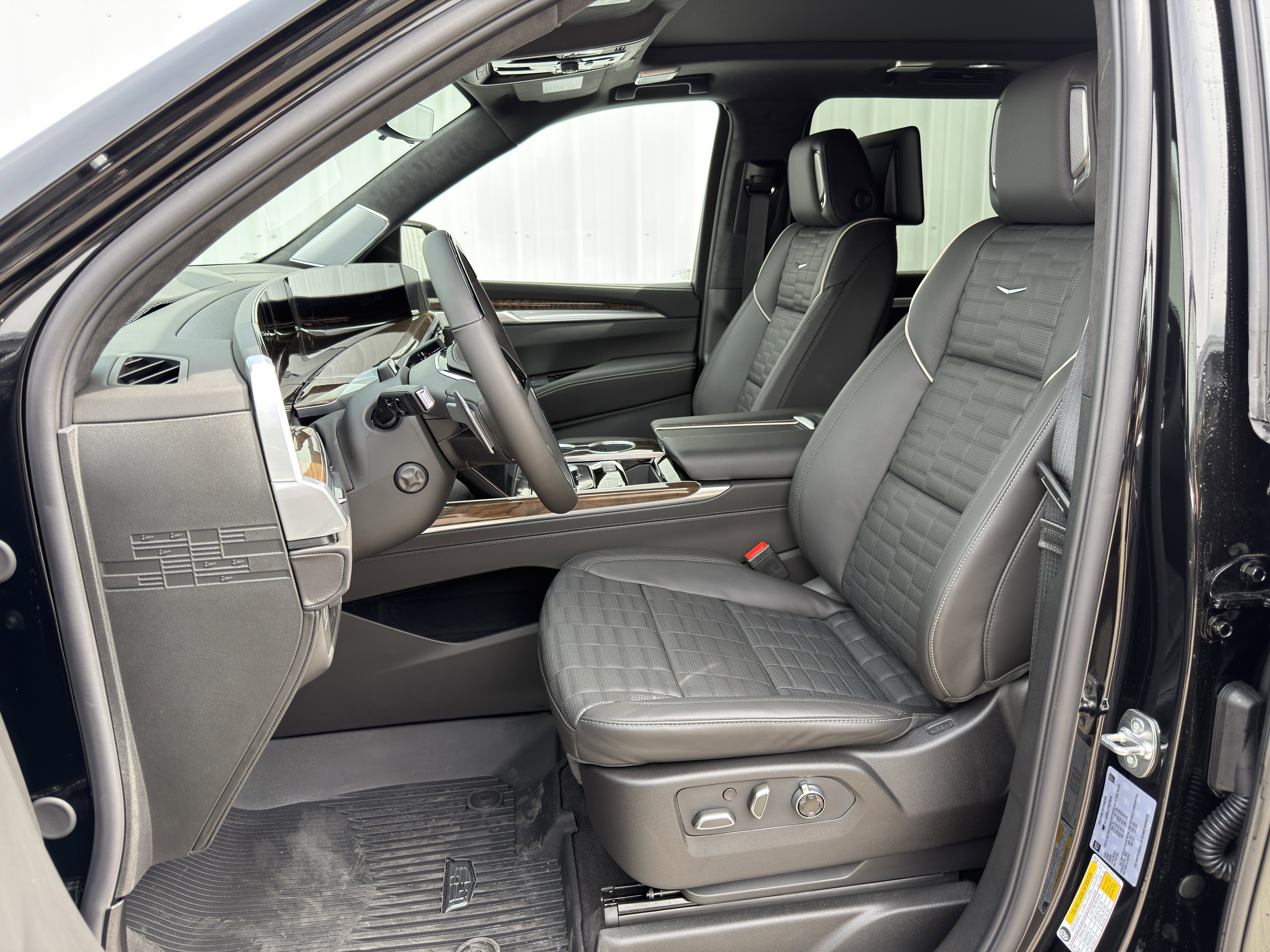 New 2026 Cadillac Escalade ESV Platinum Sport w/ LPO, ONYX Package AWD/4WD image 21