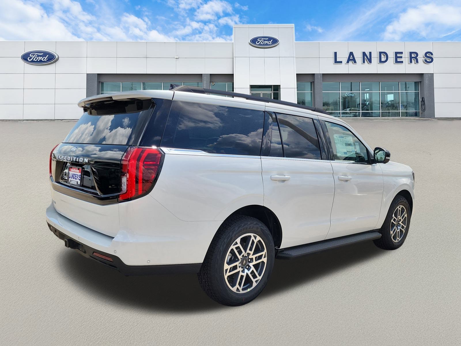 New 2025 Ford Expedition Active image 3