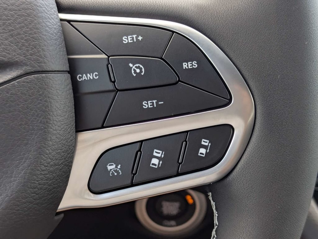 New 2027 Chrysler Pacifica Select w/ Family Tech Group FWD image 45