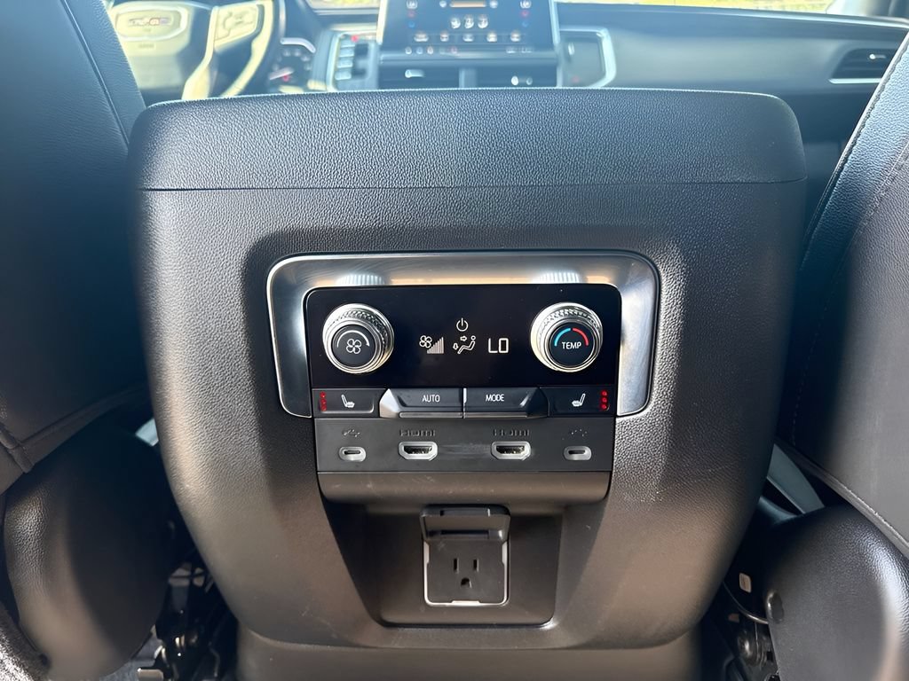 Used 2021 GMC Yukon SLT w/ SLT Premium Package AWD/4WD image 15