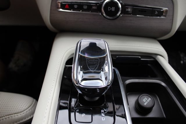 Used 2024 Volvo XC90 B6 Ultimate w/ Lounge Package AWD/4WD image 38