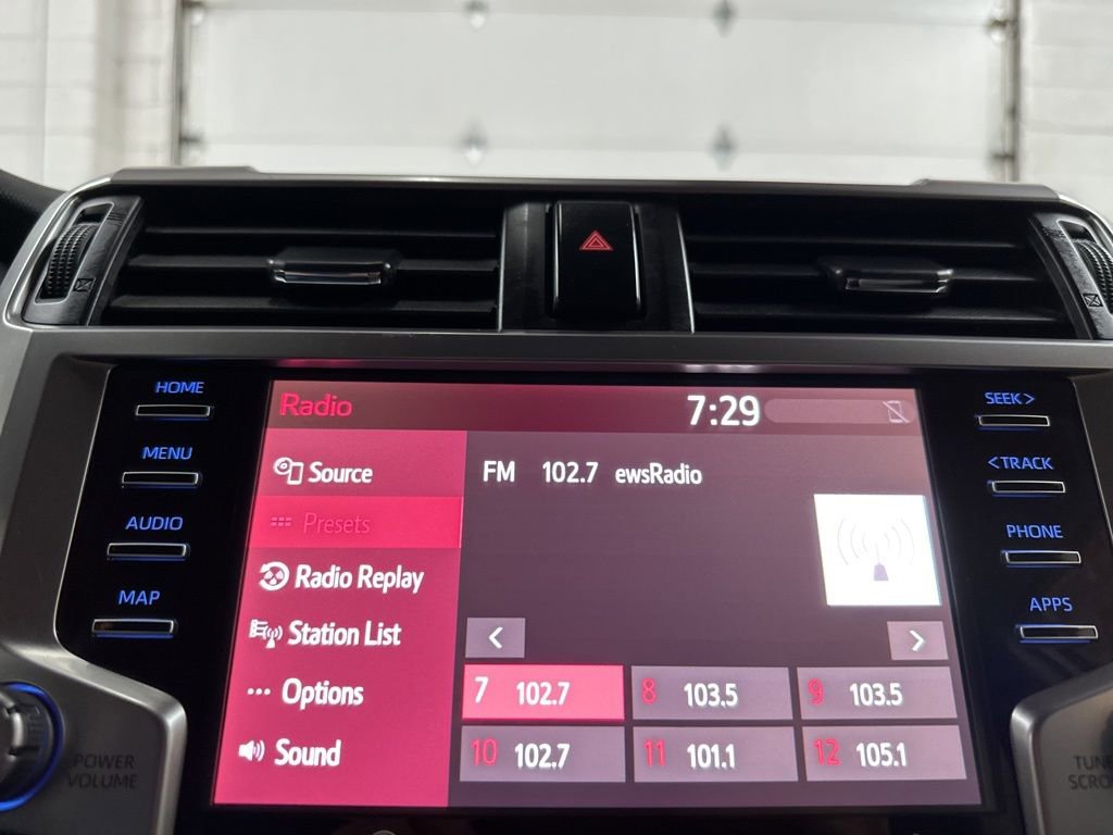 Used 2022 Toyota 4Runner SR5 Premium w/ Moonroof Package AWD/4WD image 25